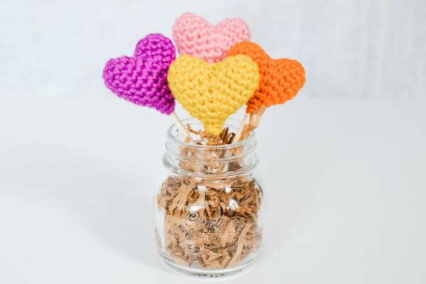 DIY Valentine's Day Gift: crochet heart balloon